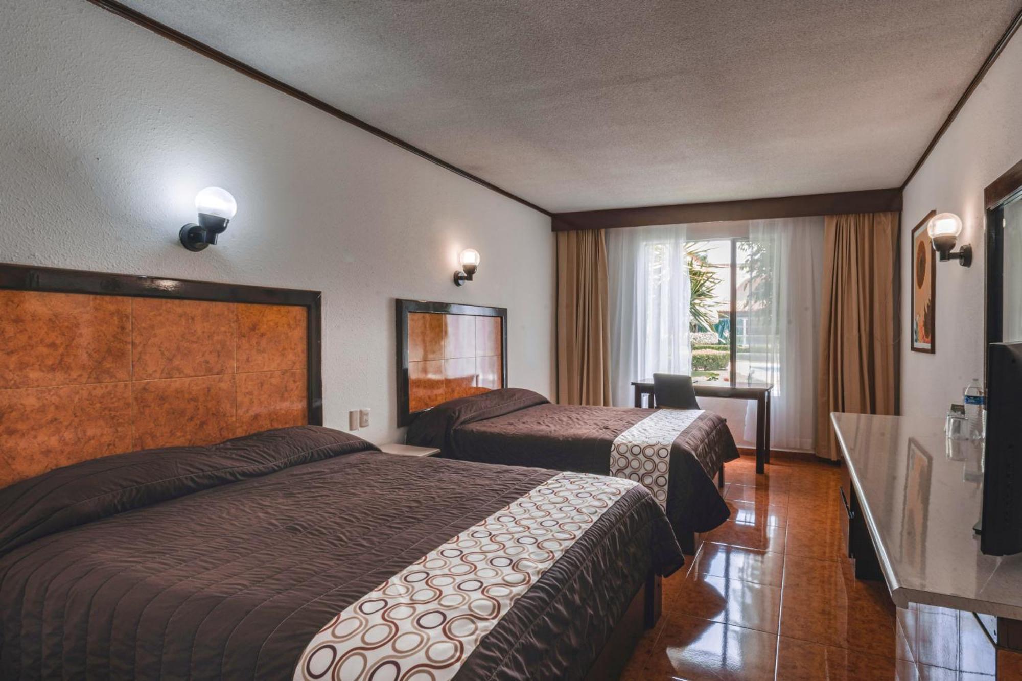 Hotel & Suites Villa Del Sol Morelia Extérieur photo